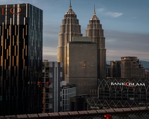 Pemandangan seni bina bangunan komersial di Kuala Lumpur